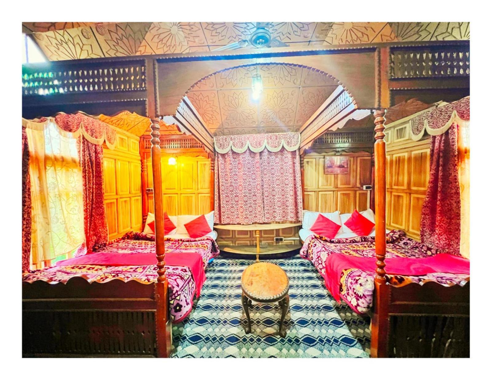 Srīnagar Mossess Group Of Houseboats酒店 外观 照片