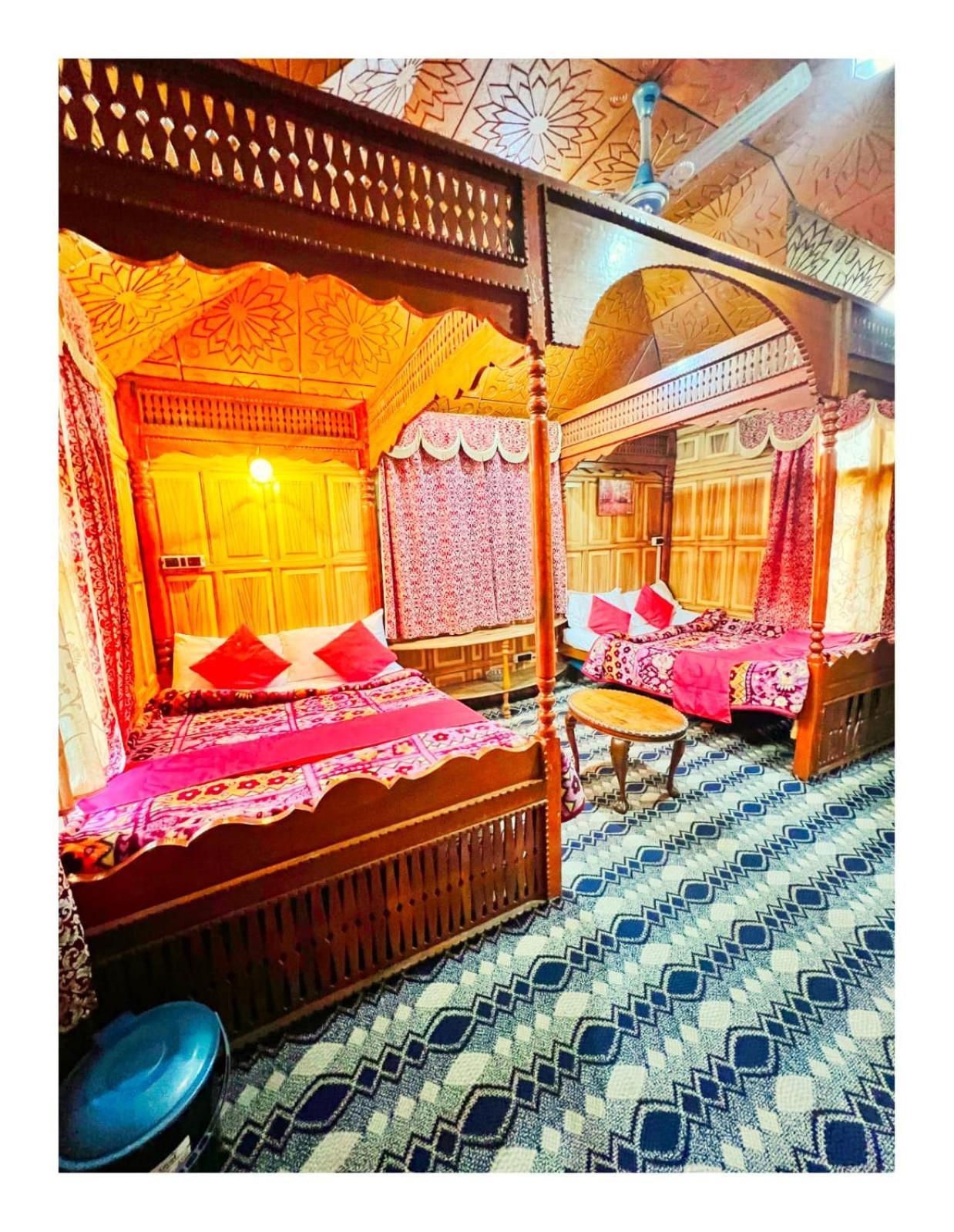 Srīnagar Mossess Group Of Houseboats酒店 外观 照片