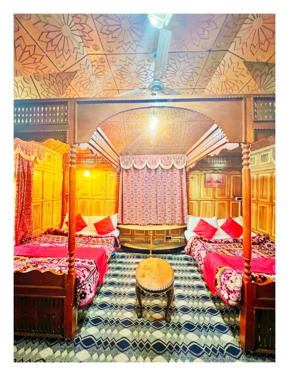 Srīnagar Mossess Group Of Houseboats酒店 外观 照片