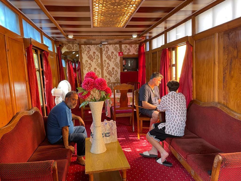 Srīnagar Mossess Group Of Houseboats酒店 外观 照片